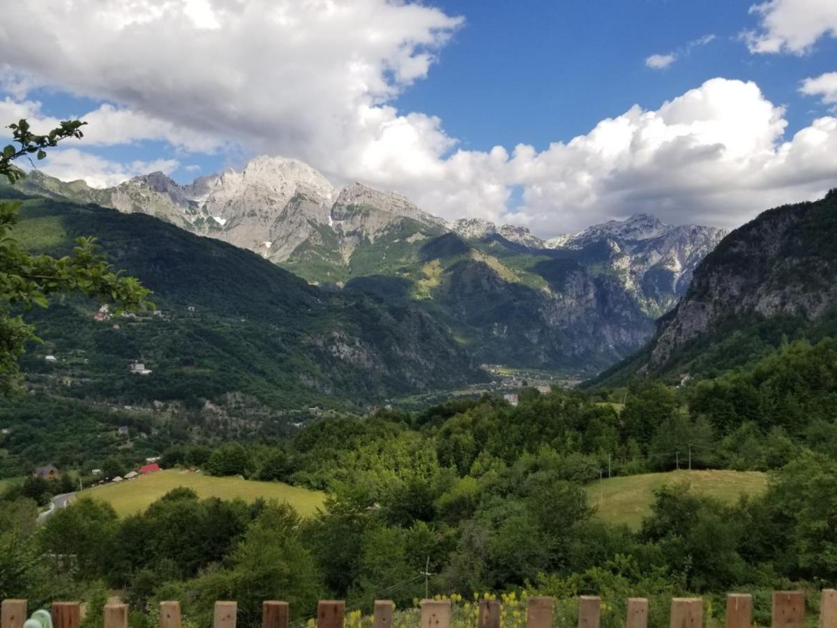 Hotel Bujtina Carku Theth Esterno foto