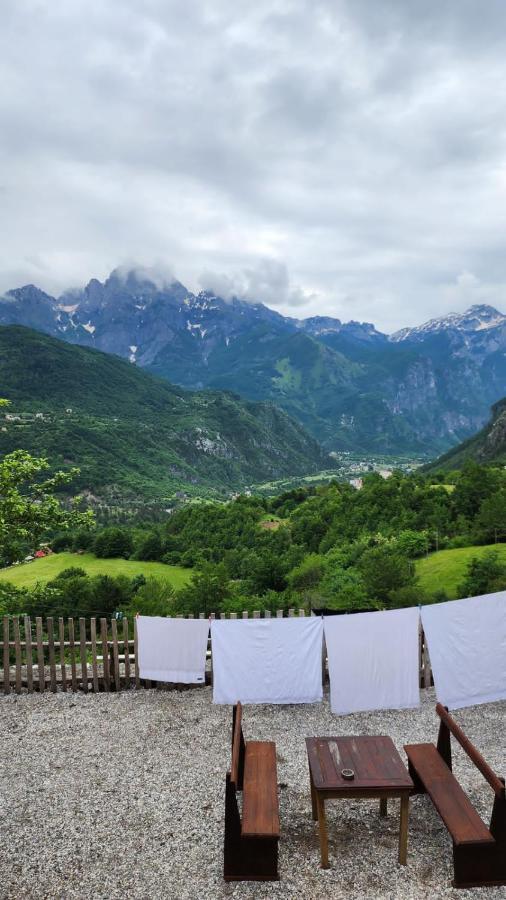 Hotel Bujtina Carku Theth Esterno foto